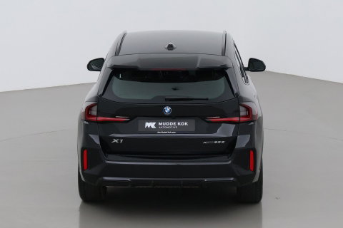 BMW X1 xDrive25e | M Sport | Adaptief M-onderstel | Cruise Control | Camera | Keyless Entry | Adaptieve LED | Stoelverwarming | 18 Inch