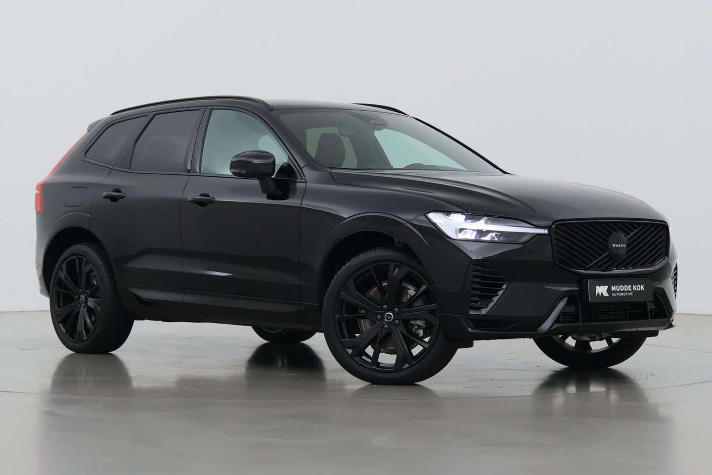 Volvo XC60 T8 Plus Black Edition | Harman/Kardon | 360° Camera | ACC | Standkachel | Keyless | Stoel+Stuurverwarming | 22 inch