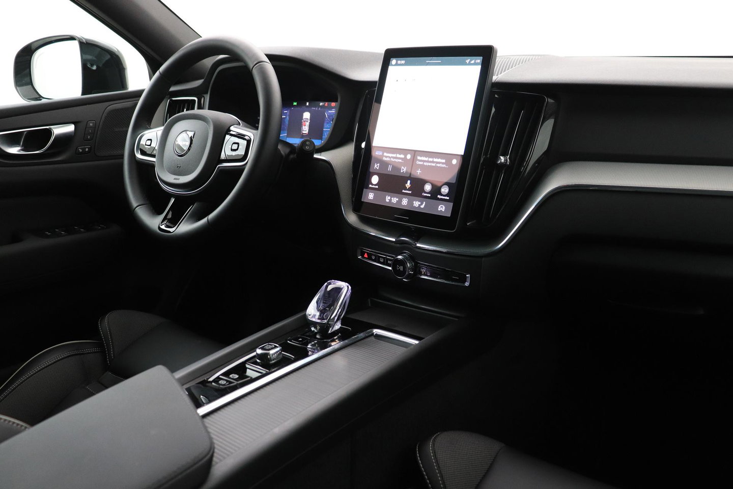 Volvo XC60 T8 Plus Black Edition | Harman/Kardon | 360° Camera | ACC | Standkachel | Keyless | Stoel+Stuurverwarming | 22 inch