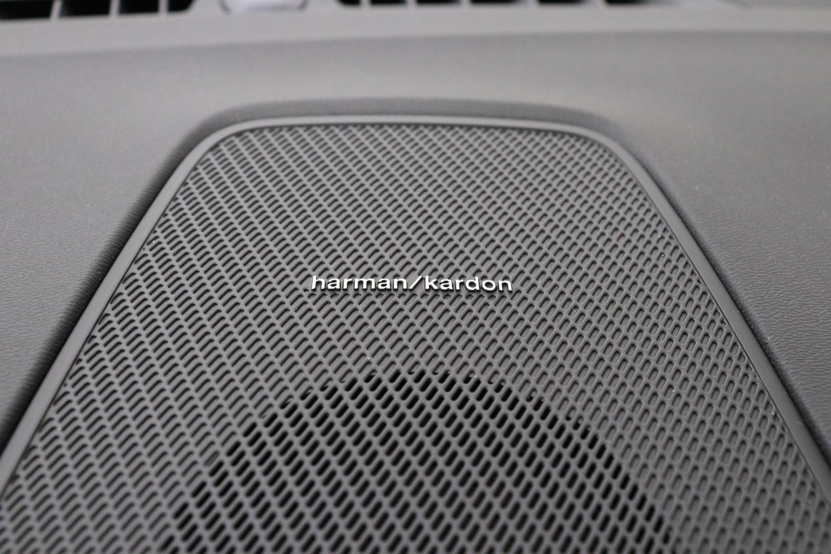 Volvo XC60 T8 Plus Black Edition | Harman/Kardon | 360° Camera | ACC | Standkachel | Keyless | Stoel+Stuurverwarming | 22 inch