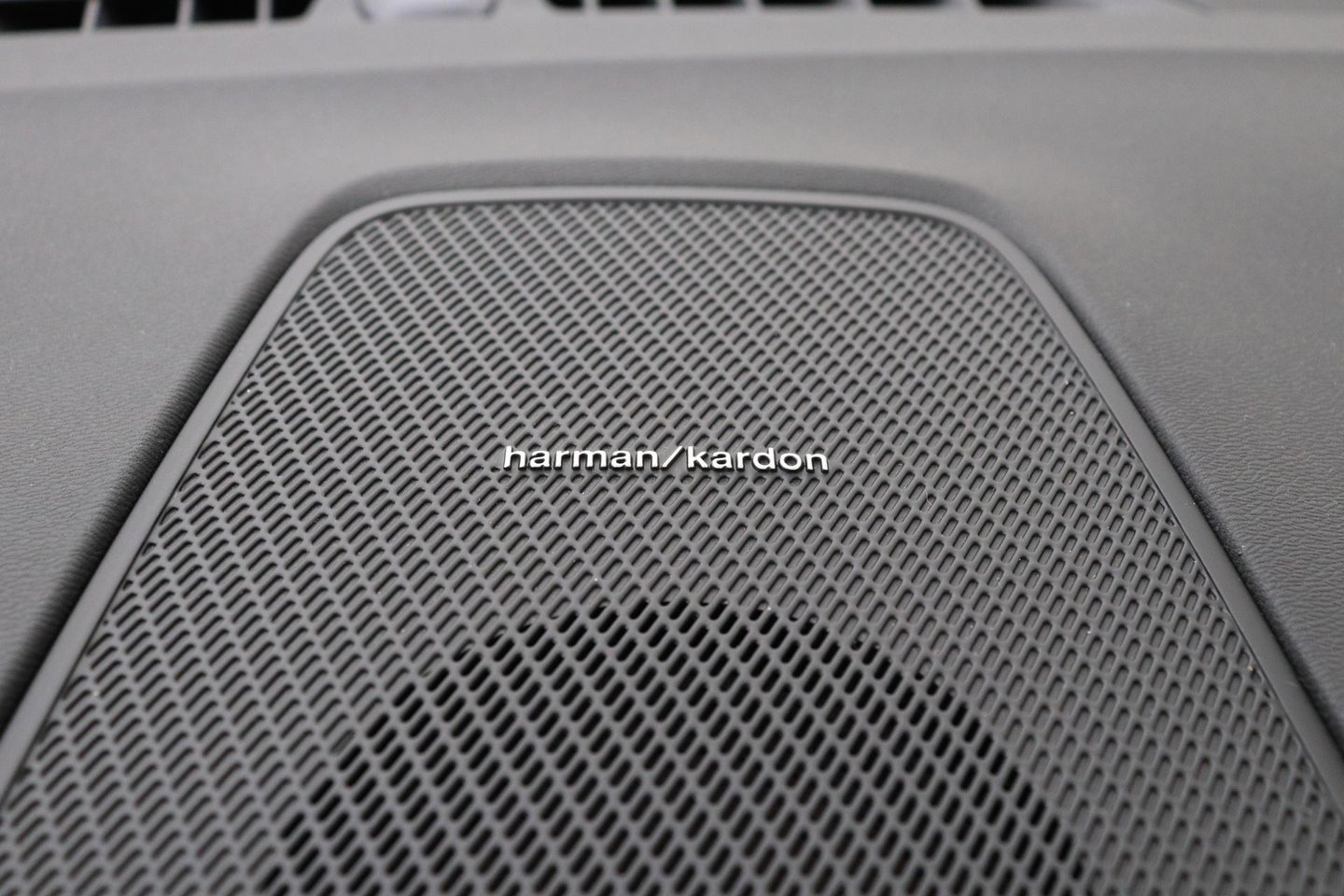 Volvo XC60 T8 Plus Black Edition | Harman/Kardon | 360° Camera | ACC | Standkachel | Keyless | Stoel+Stuurverwarming | 22 inch