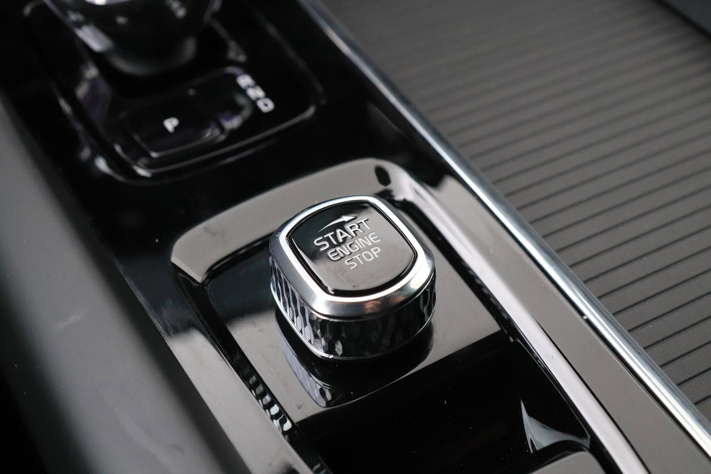 Volvo XC60 T8 Plus Black Edition | Harman/Kardon | 360° Camera | ACC | Standkachel | Keyless | Stoel+Stuurverwarming | 22 inch