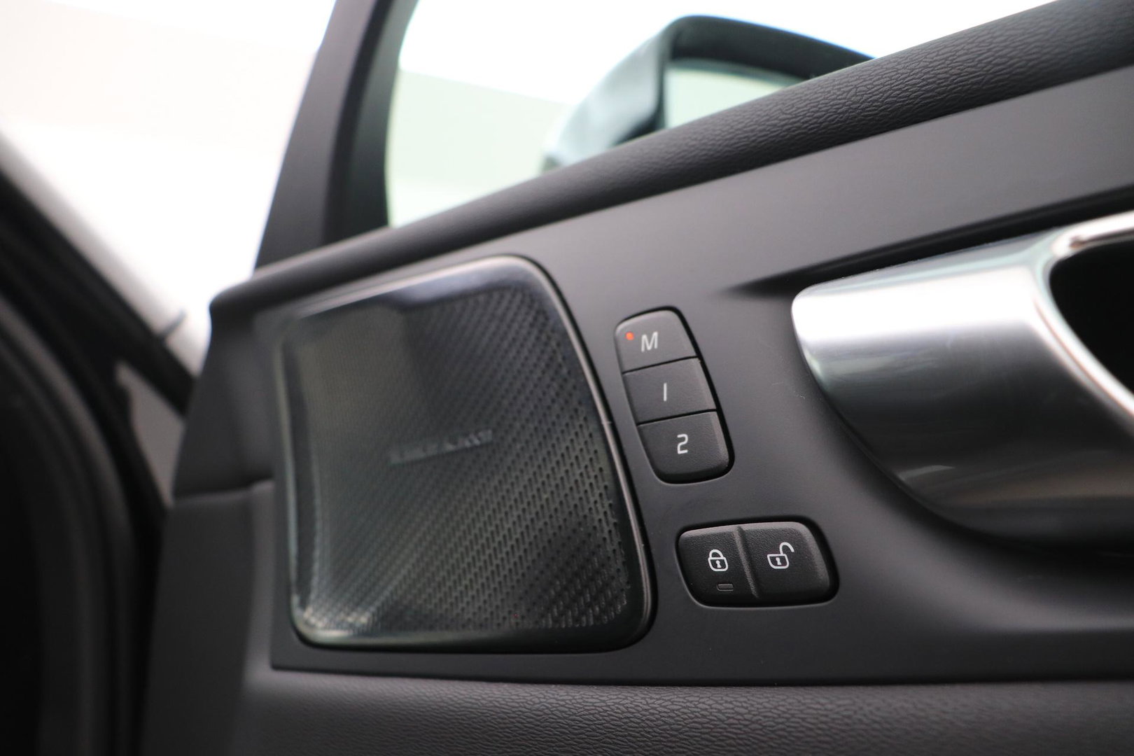 Volvo XC60 T8 Plus Black Edition | Harman/Kardon | 360° Camera | ACC | Standkachel | Keyless | Stoel+Stuurverwarming | 22 inch
