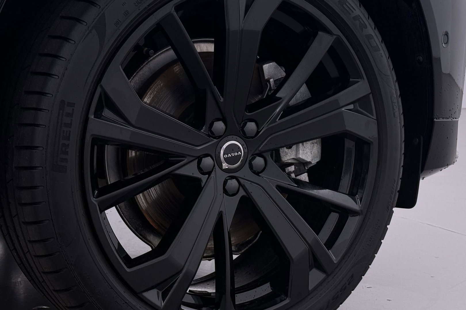 Volvo XC60 T8 Plus Black Edition | Harman/Kardon | 360° Camera | ACC | Standkachel | Keyless | Stoel+Stuurverwarming | 22 inch