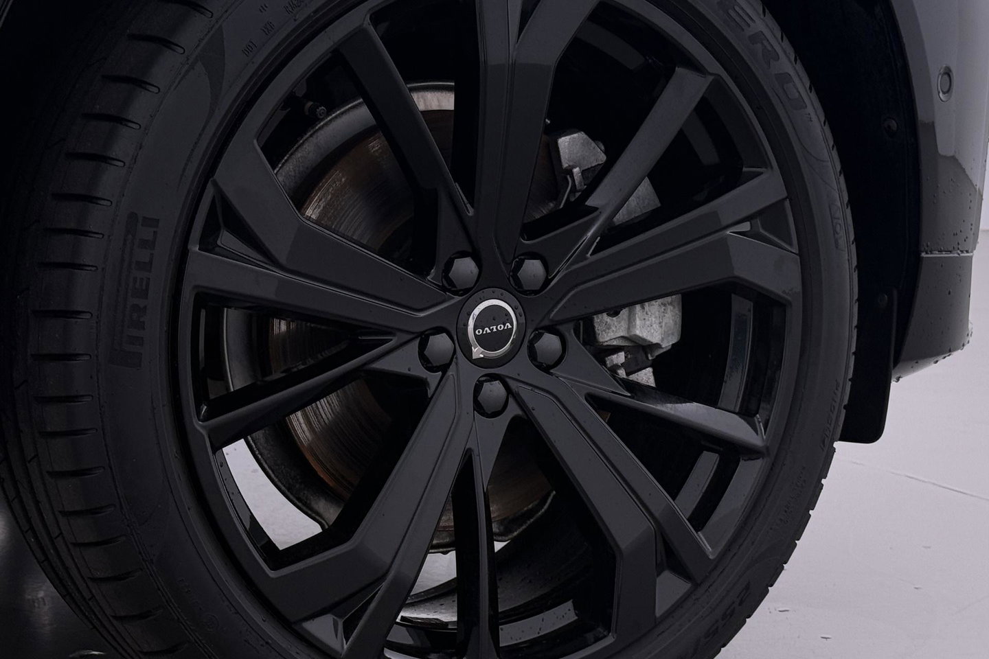 Volvo XC60 T8 Plus Black Edition | Harman/Kardon | 360° Camera | ACC | Standkachel | Keyless | Stoel+Stuurverwarming | 22 inch