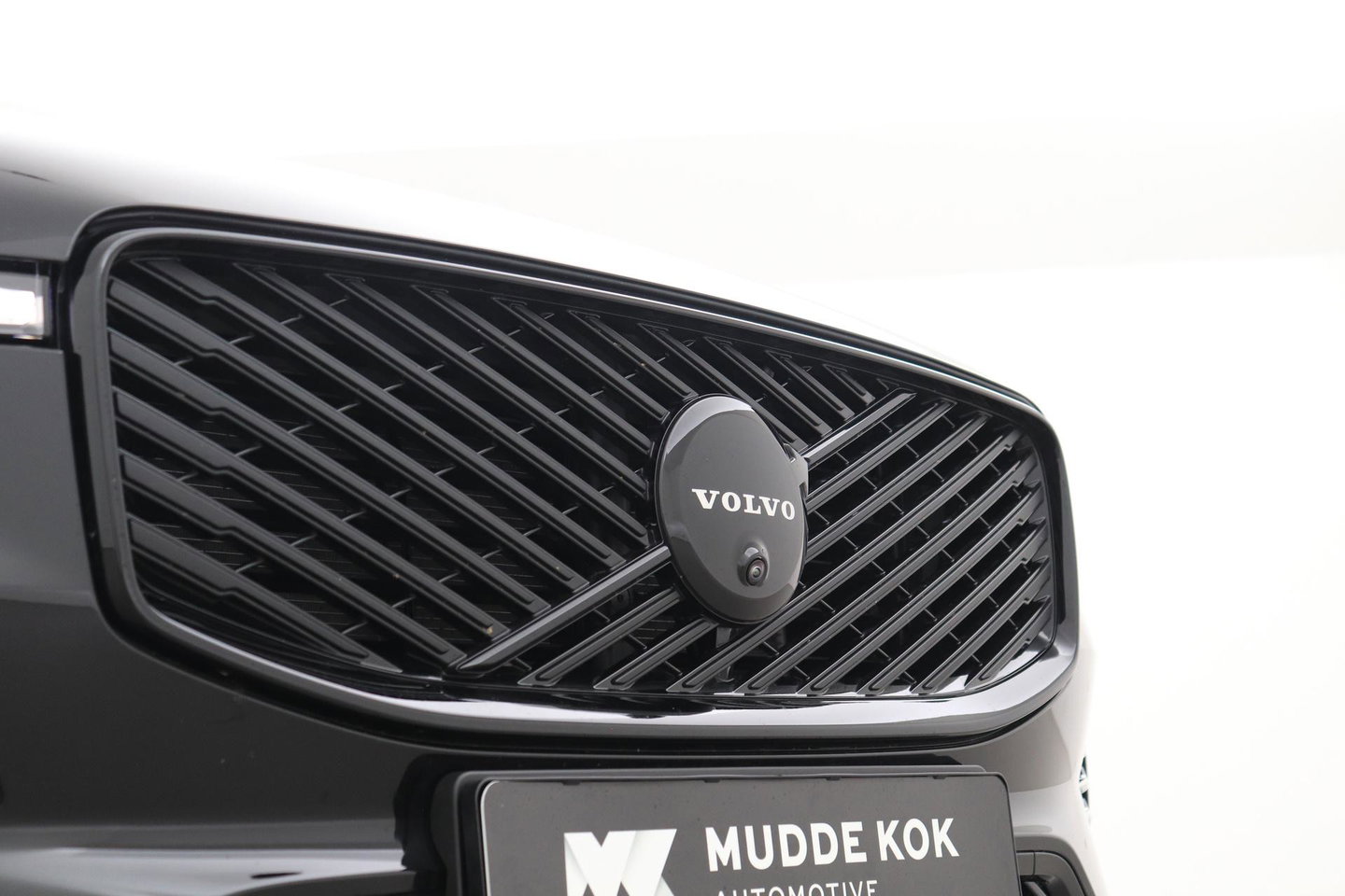 Volvo XC60 T8 Plus Black Edition | Harman/Kardon | 360° Camera | ACC | Standkachel | Keyless | Stoel+Stuurverwarming | 22 inch