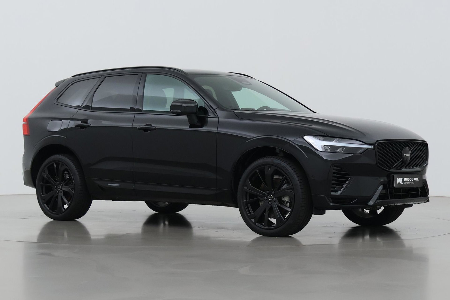 Volvo XC60 T8 Plus Black Edition | Harman/Kardon | 360° Camera | ACC | Standkachel | Keyless | Stoel+Stuurverwarming | 22 inch