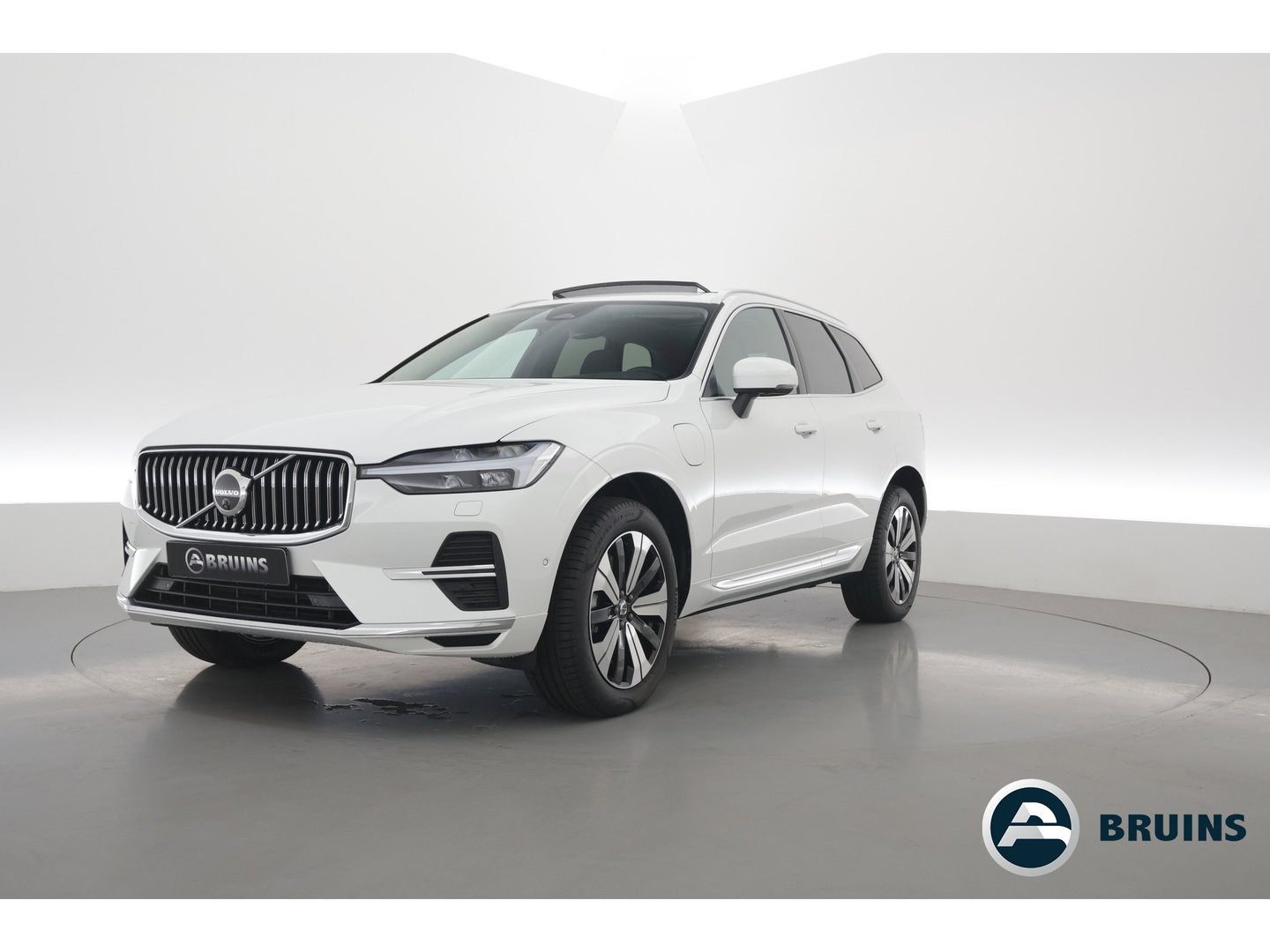 Volvo XC60 T6 Plug-in hybrid AWD Plus Bright Adap. Cruise | 360 camera | H&K Audio | Blis | Stoel + stuurverw. |