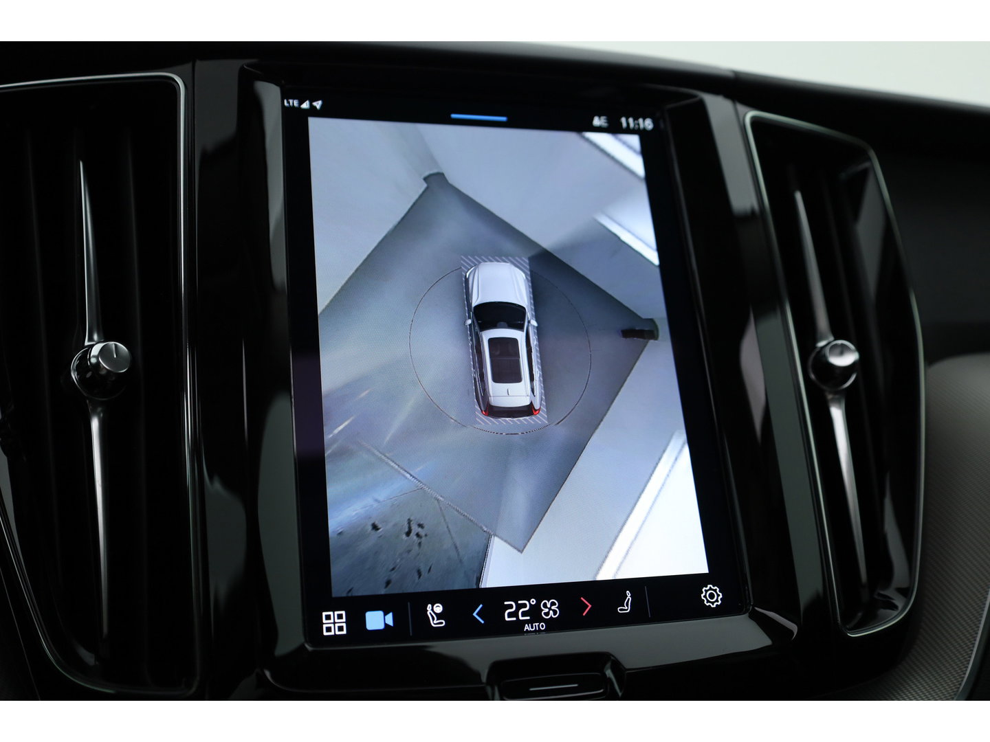 Volvo XC60 T6 Plug-in hybrid AWD Plus Bright Adap. Cruise | 360 camera | H&K Audio | Blis | Stoel + stuurverw. |
