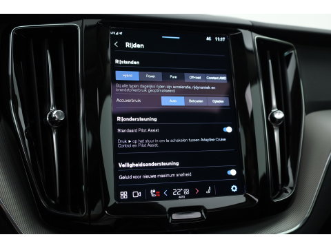 Volvo XC60 T6 Plug-in hybrid AWD Plus Bright Adap. Cruise | 360 camera | H&K Audio | Blis | Stoel + stuurverw. |
