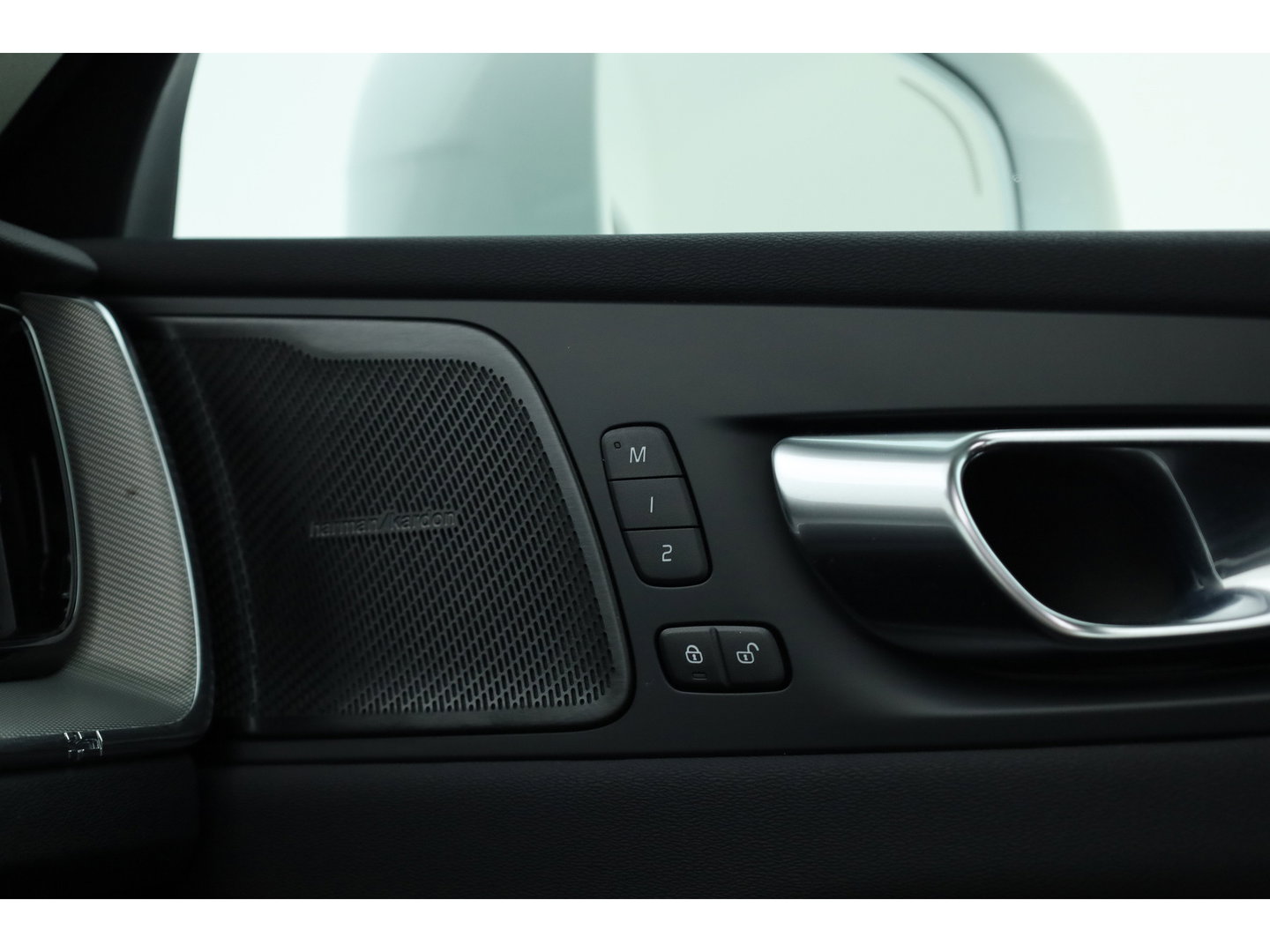 Volvo XC60 T6 Plug-in hybrid AWD Plus Bright Adap. Cruise | 360 camera | H&K Audio | Blis | Stoel + stuurverw. |