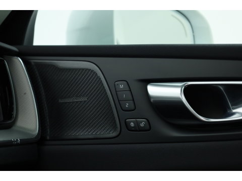 Volvo XC60 T6 Plug-in hybrid AWD Plus Bright Adap. Cruise | 360 camera | H&K Audio | Blis | Stoel + stuurverw. |