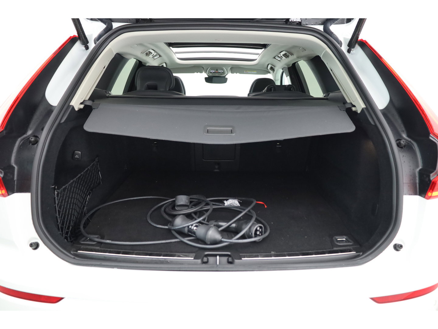 Volvo XC60 T6 Plug-in hybrid AWD Plus Bright Adap. Cruise | 360 camera | H&K Audio | Blis | Stoel + stuurverw. |