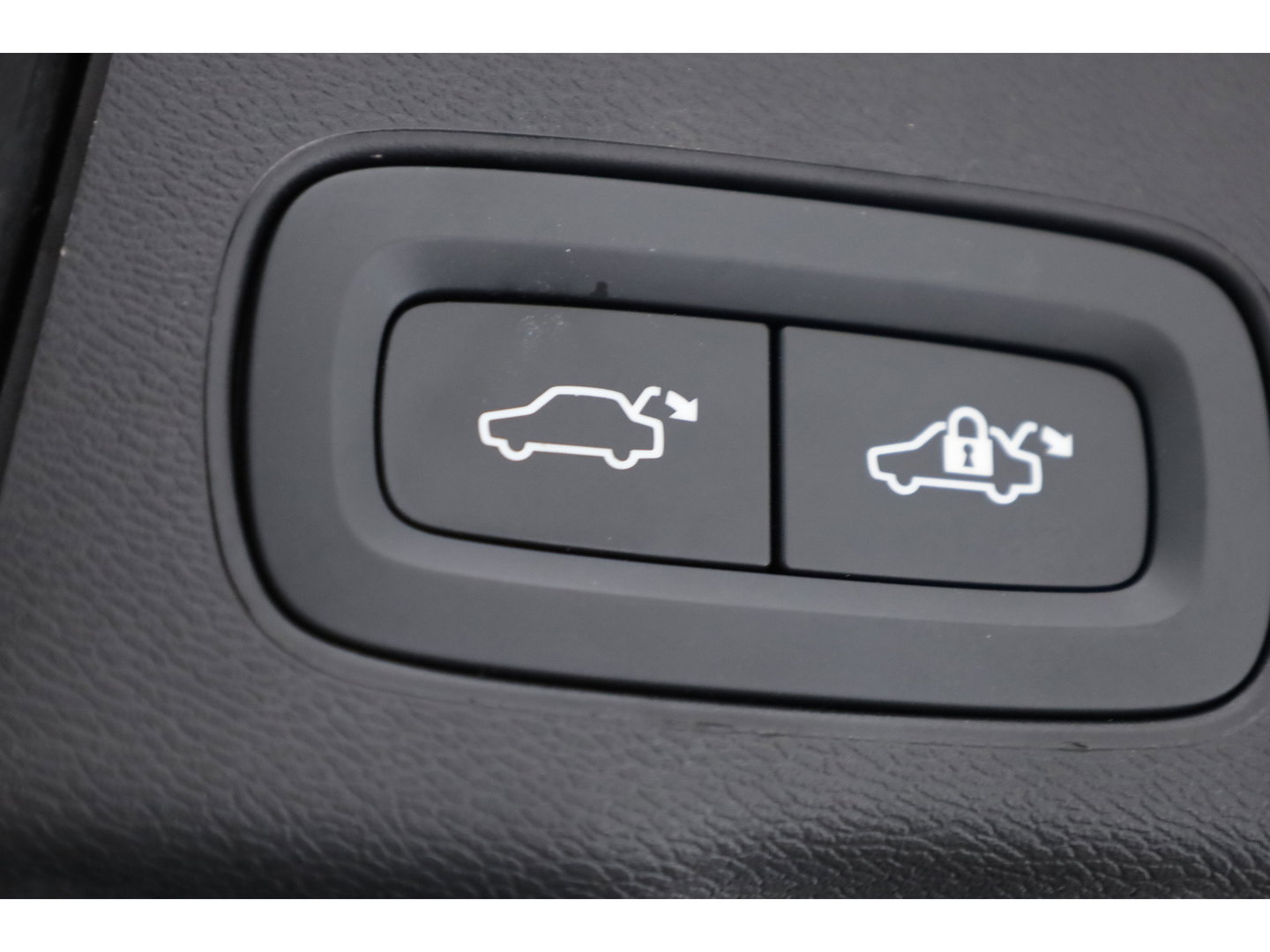 Volvo XC60 T6 Plug-in hybrid AWD Plus Bright Adap. Cruise | 360 camera | H&K Audio | Blis | Stoel + stuurverw. |