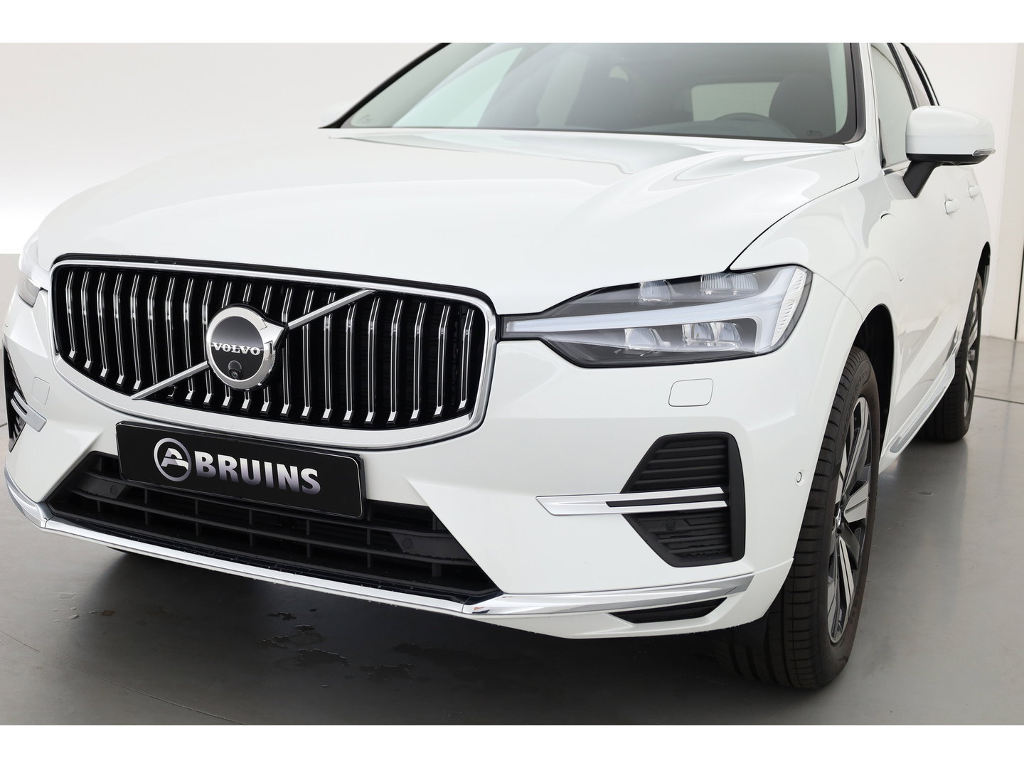 Volvo XC60 T6 Plug-in hybrid AWD Plus Bright Adap. Cruise | 360 camera | H&K Audio | Blis | Stoel + stuurverw. |