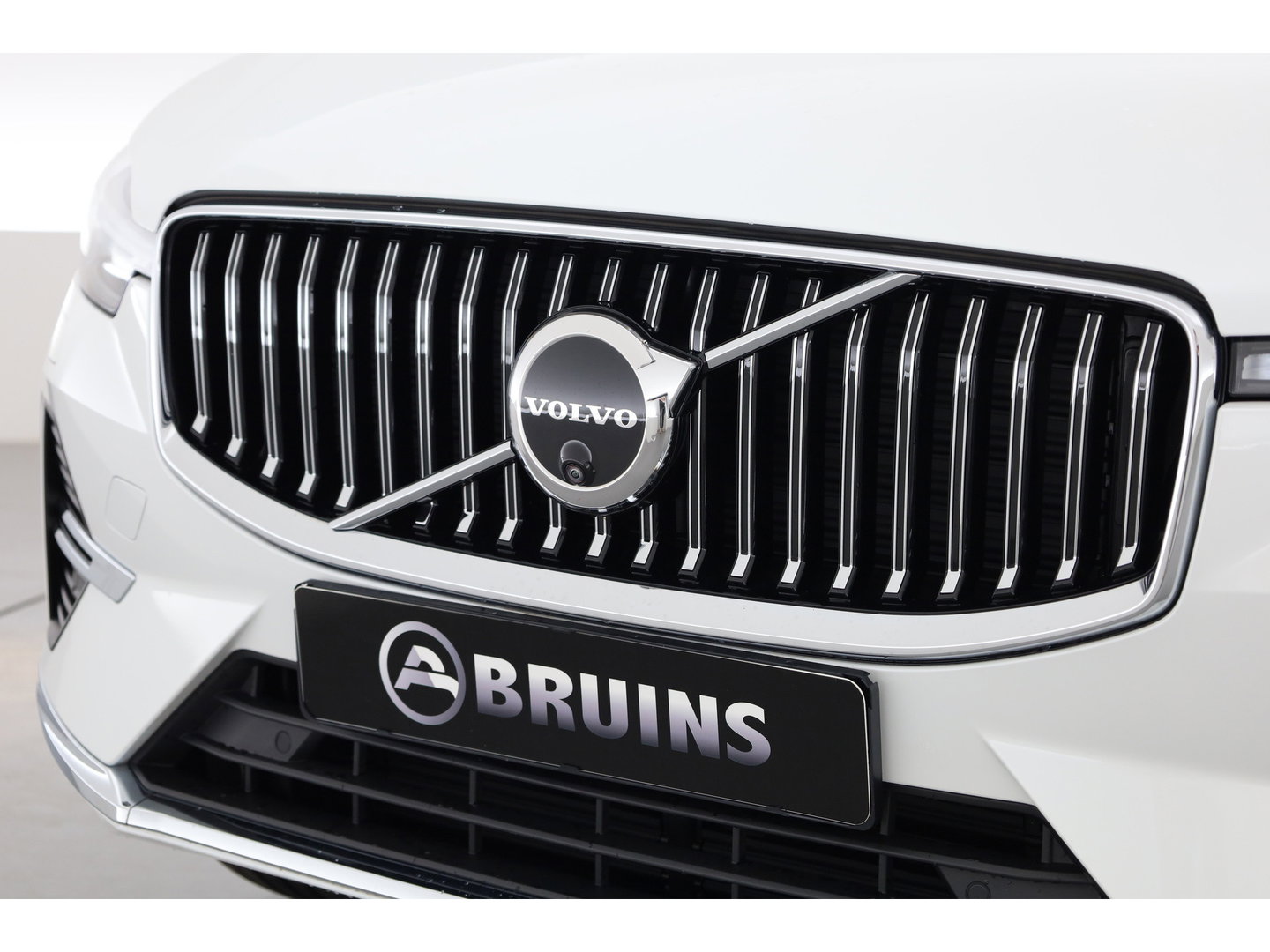 Volvo XC60 T6 Plug-in hybrid AWD Plus Bright Adap. Cruise | 360 camera | H&K Audio | Blis | Stoel + stuurverw. |
