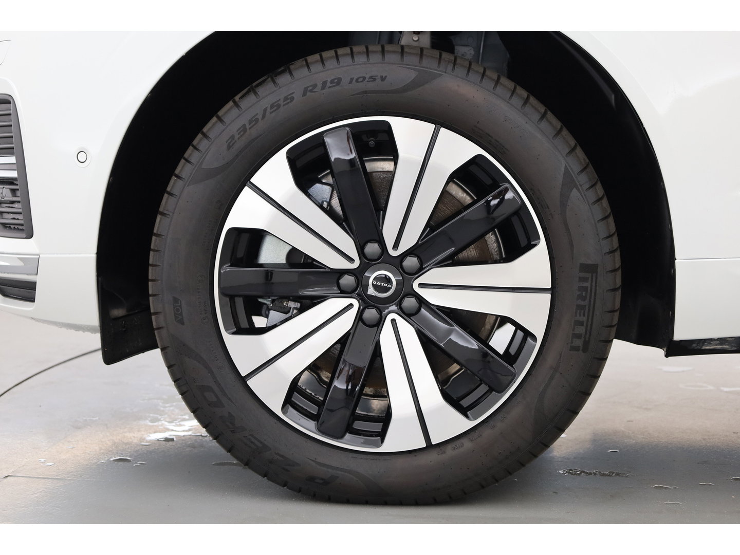 Volvo XC60 T6 Plug-in hybrid AWD Plus Bright Adap. Cruise | 360 camera | H&K Audio | Blis | Stoel + stuurverw. |