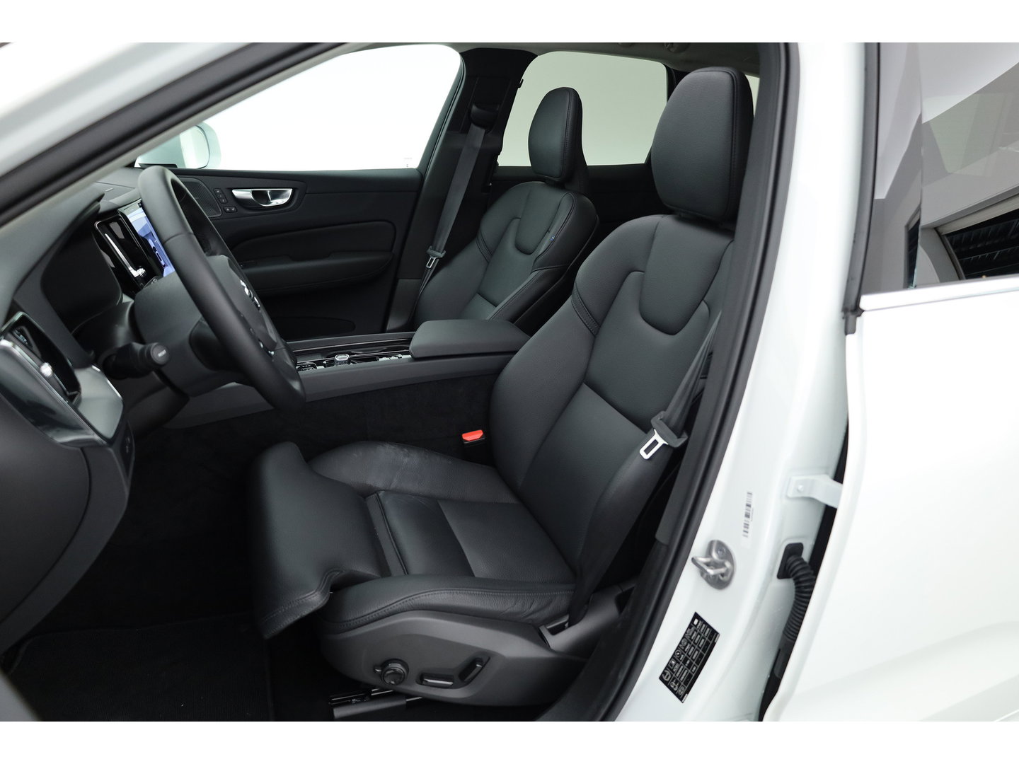 Volvo XC60 T6 Plug-in hybrid AWD Plus Bright Adap. Cruise | 360 camera | H&K Audio | Blis | Stoel + stuurverw. |