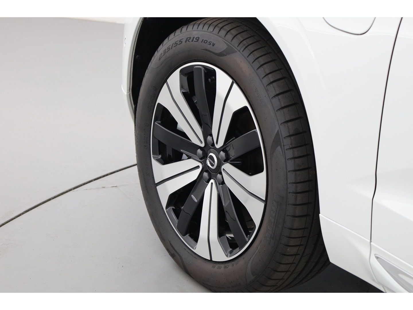 Volvo XC60 T6 Plug-in hybrid AWD Plus Bright Adap. Cruise | 360 camera | H&K Audio | Blis | Stoel + stuurverw. |