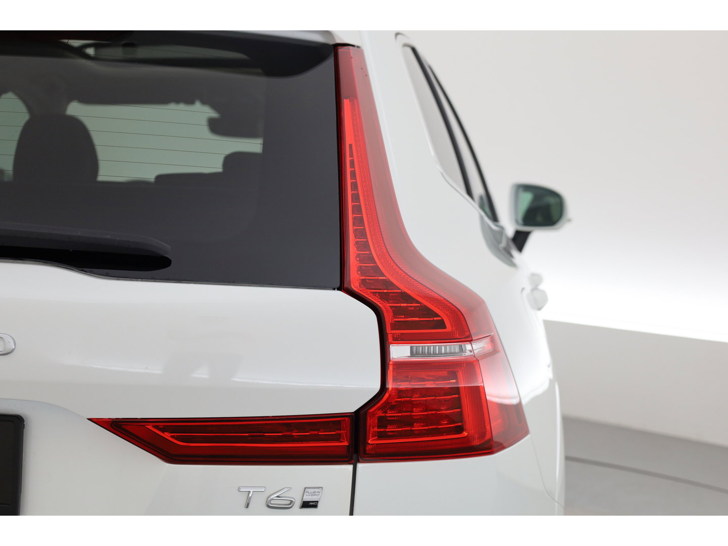 Volvo XC60 T6 Plug-in hybrid AWD Plus Bright Adap. Cruise | 360 camera | H&K Audio | Blis | Stoel + stuurverw. |