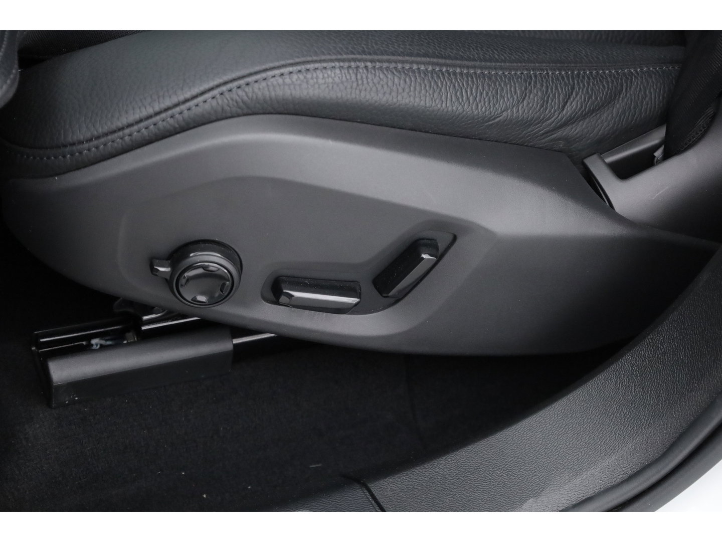 Volvo XC60 T6 Plug-in hybrid AWD Plus Bright Adap. Cruise | 360 camera | H&K Audio | Blis | Stoel + stuurverw. |