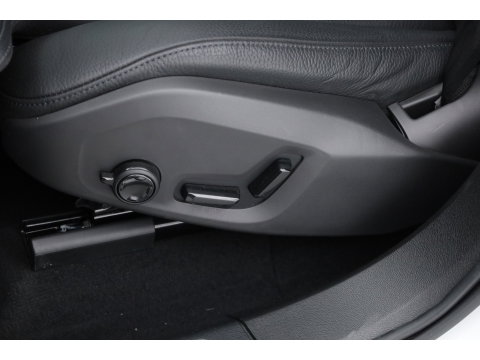 Volvo XC60 T6 Plug-in hybrid AWD Plus Bright Adap. Cruise | 360 camera | H&K Audio | Blis | Stoel + stuurverw. |