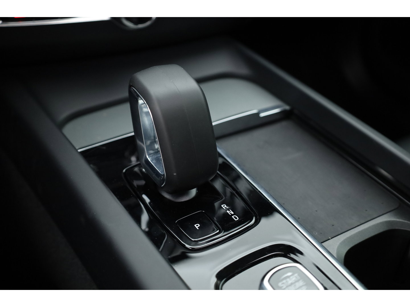 Volvo XC60 T6 Plug-in hybrid AWD Plus Bright Adap. Cruise | 360 camera | H&K Audio | Blis | Stoel + stuurverw. |