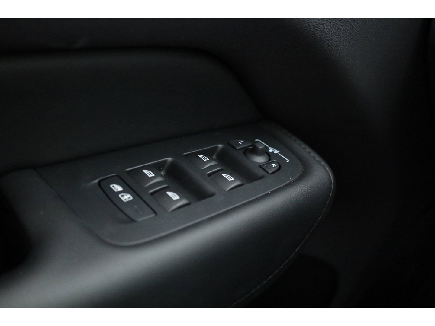 Volvo XC60 T6 Plug-in hybrid AWD Plus Bright Adap. Cruise | 360 camera | H&K Audio | Blis | Stoel + stuurverw. |