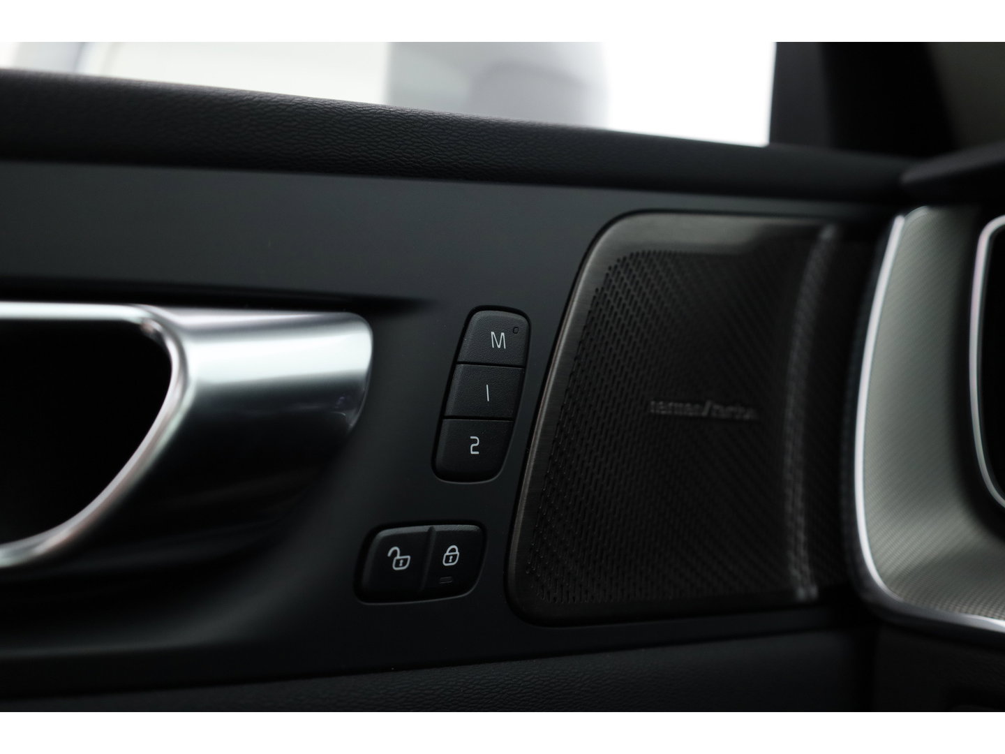 Volvo XC60 T6 Plug-in hybrid AWD Plus Bright Adap. Cruise | 360 camera | H&K Audio | Blis | Stoel + stuurverw. |