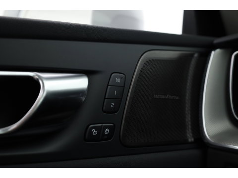 Volvo XC60 T6 Plug-in hybrid AWD Plus Bright Adap. Cruise | 360 camera | H&K Audio | Blis | Stoel + stuurverw. |