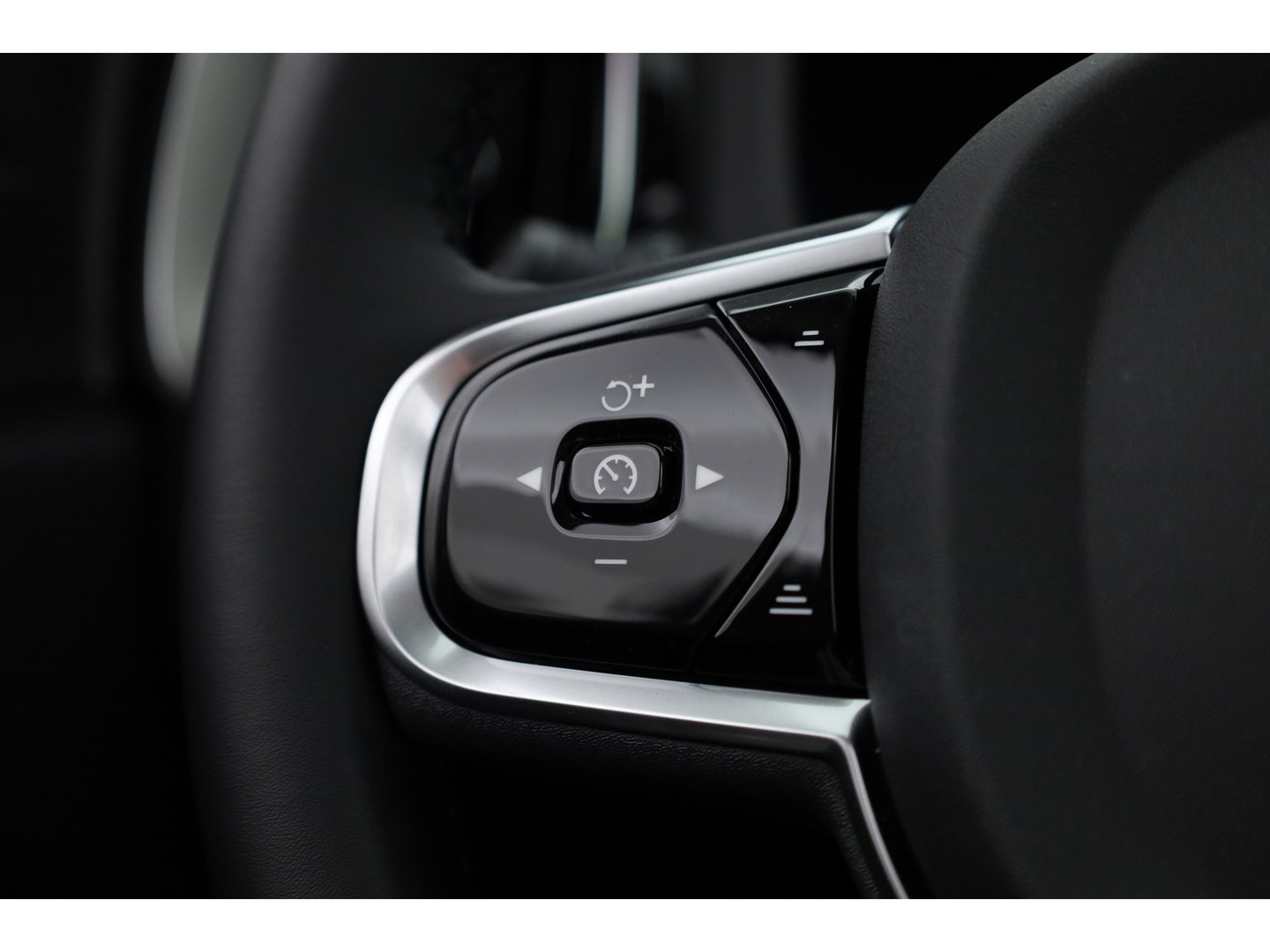 Volvo XC60 T6 Plug-in hybrid AWD Plus Bright Adap. Cruise | 360 camera | H&K Audio | Blis | Stoel + stuurverw. |