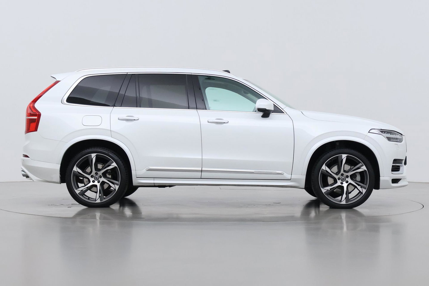 Volvo XC90 T8 Inscription | HEICO | Harman/Kardon | Panoramadak | 360° Camera | Head-Up | Trekhaak | Stoel+Stuurverwarming | ACC | 22 Inch