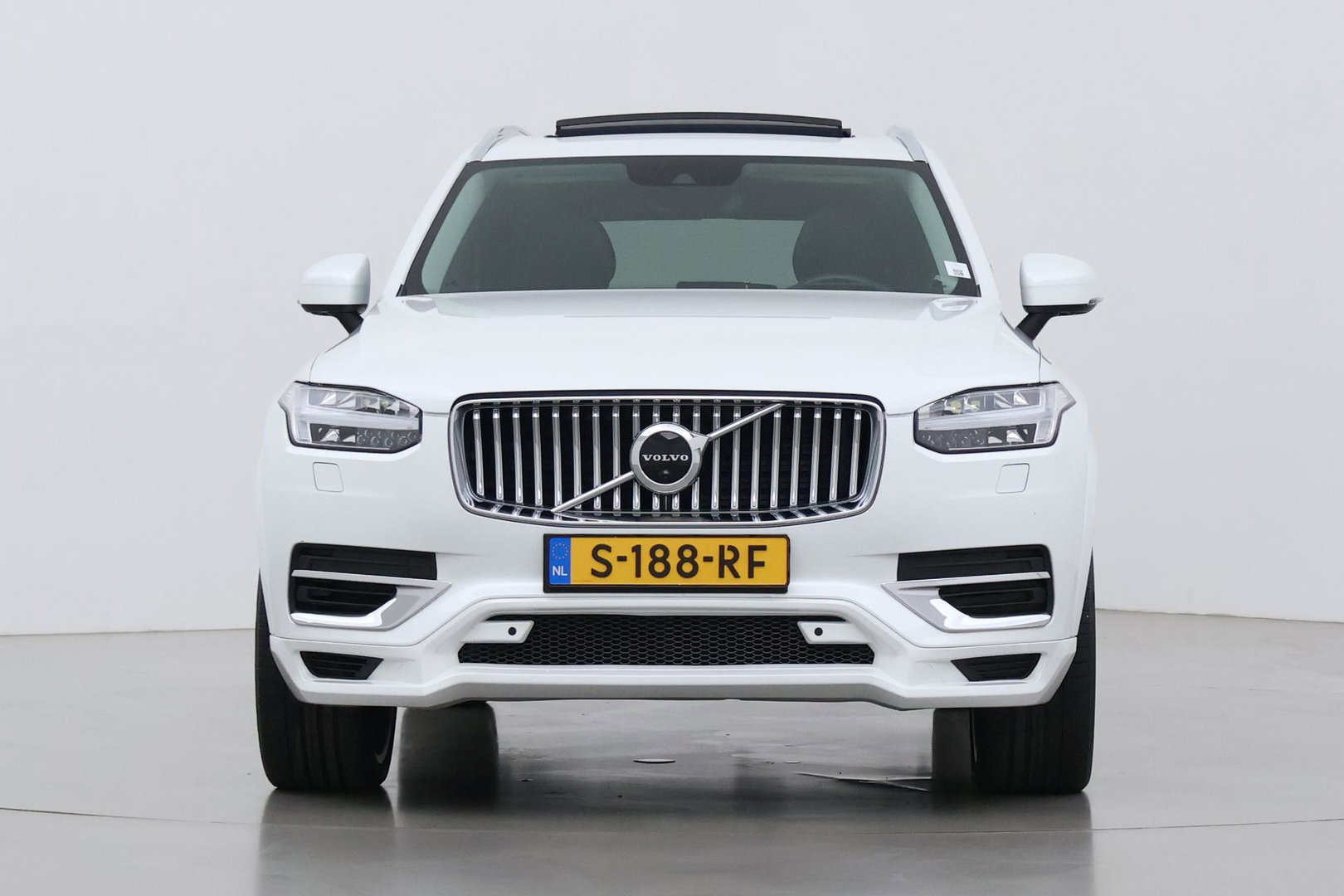 Volvo XC90 T8 Inscription | HEICO | Harman/Kardon | Panoramadak | 360° Camera | Head-Up | Trekhaak | Stoel+Stuurverwarming | ACC | 22 Inch