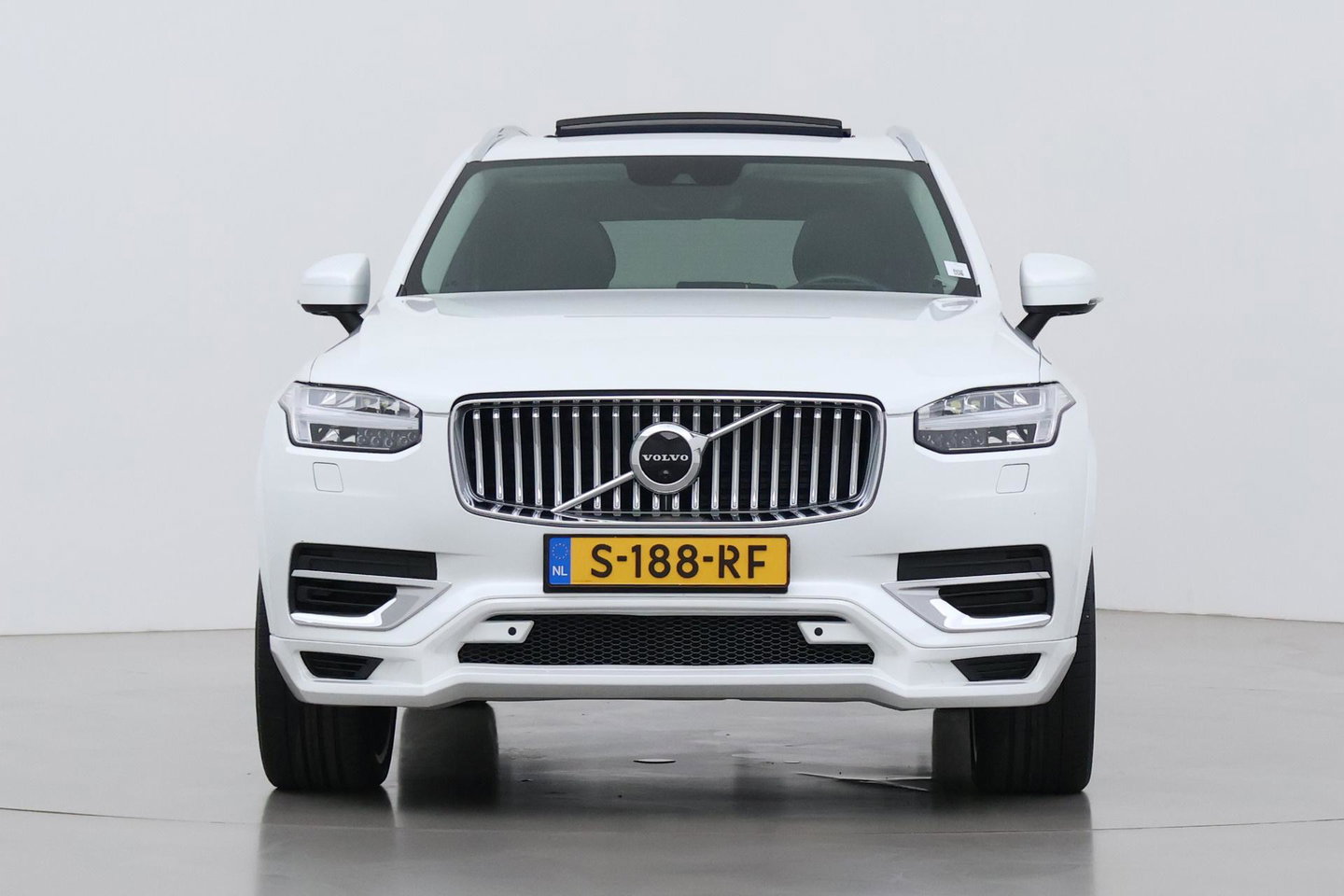 Volvo XC90 T8 Inscription | HEICO | Harman/Kardon | Panoramadak | 360° Camera | Head-Up | Trekhaak | Stoel+Stuurverwarming | ACC | 22 Inch