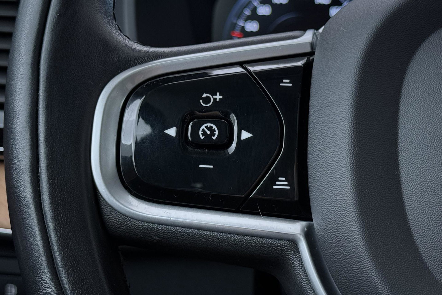 Volvo XC90 T8 Inscription | HEICO | Harman/Kardon | Panoramadak | 360° Camera | Head-Up | Trekhaak | Stoel+Stuurverwarming | ACC | 22 Inch