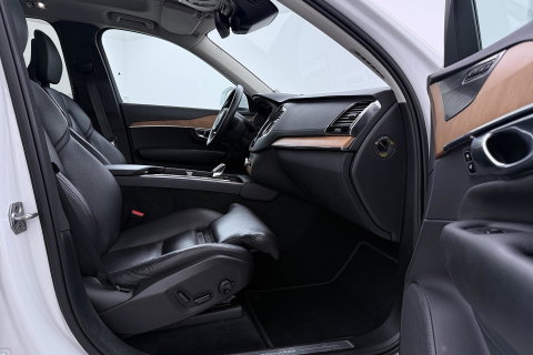 Volvo XC90 T8 Inscription | HEICO | Harman/Kardon | Panoramadak | 360° Camera | Head-Up | Trekhaak | Stoel+Stuurverwarming | ACC | 22 Inch