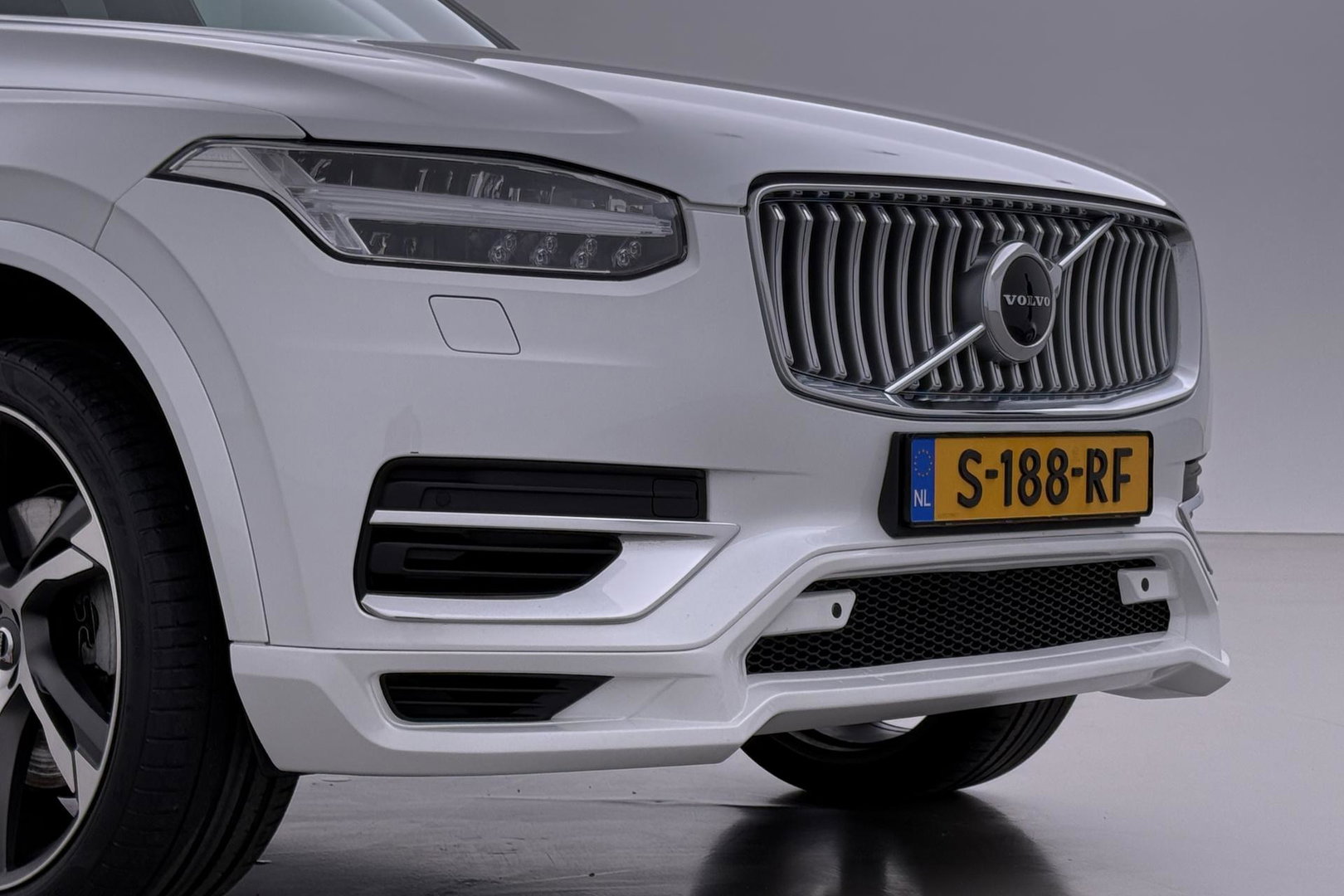 Volvo XC90 T8 Inscription | HEICO | Harman/Kardon | Panoramadak | 360° Camera | Head-Up | Trekhaak | Stoel+Stuurverwarming | ACC | 22 Inch