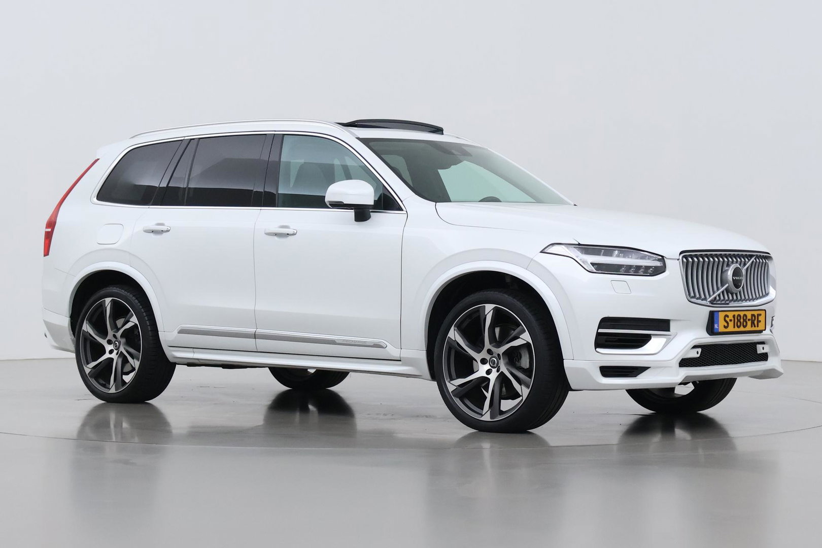 Volvo XC90 T8 Inscription | HEICO | Harman/Kardon | Panoramadak | 360° Camera | Head-Up | Trekhaak | Stoel+Stuurverwarming | ACC | 22 Inch
