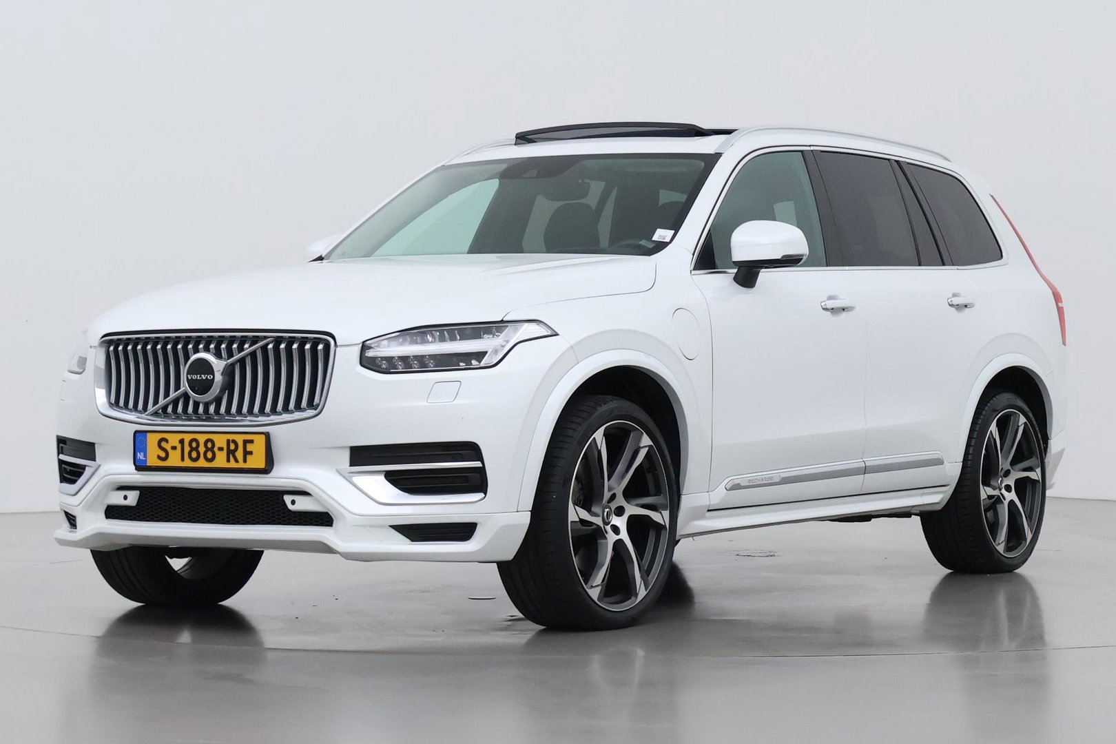 Volvo XC90 T8 Inscription | HEICO | Harman/Kardon | Panoramadak | 360° Camera | Head-Up | Trekhaak | Stoel+Stuurverwarming | ACC | 22 Inch