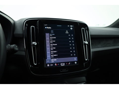 Volvo XC40 Single Motor Core | Trekhaak | Stoel + stuurverwarming | Warmtepomp
