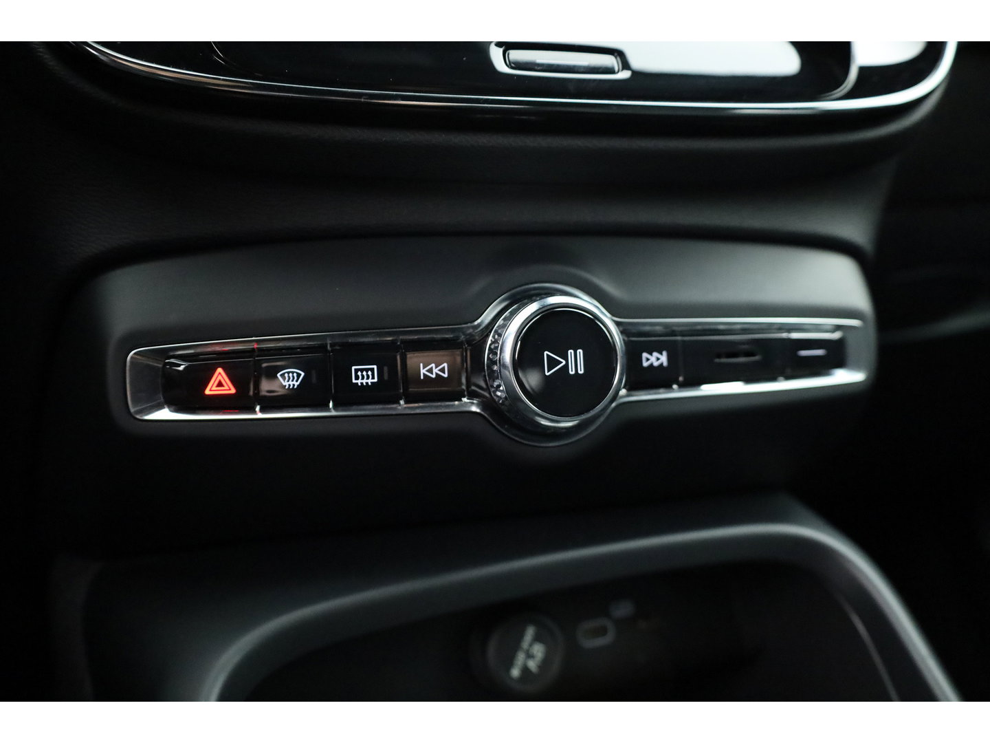 Volvo XC40 Single Motor Core | Trekhaak | Stoel + stuurverwarming | Warmtepomp