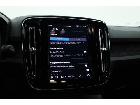Volvo XC40 Recharge Plus 70 kWh | Stoel + stuurverw. | Pilot Ass. | Blis | Warmtepomp | Camera |