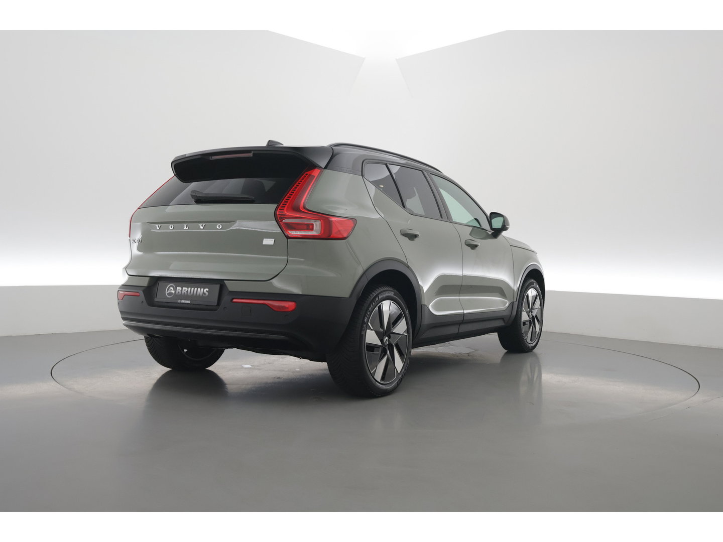 Volvo XC40 Recharge Plus 70 kWh | Stoel + stuurverw. | Pilot Ass. | Blis | Warmtepomp | Camera |