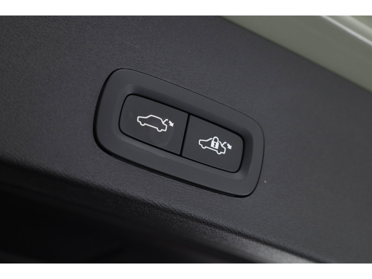Volvo XC40 Recharge Plus 70 kWh | Stoel + stuurverw. | Pilot Ass. | Blis | Warmtepomp | Camera |