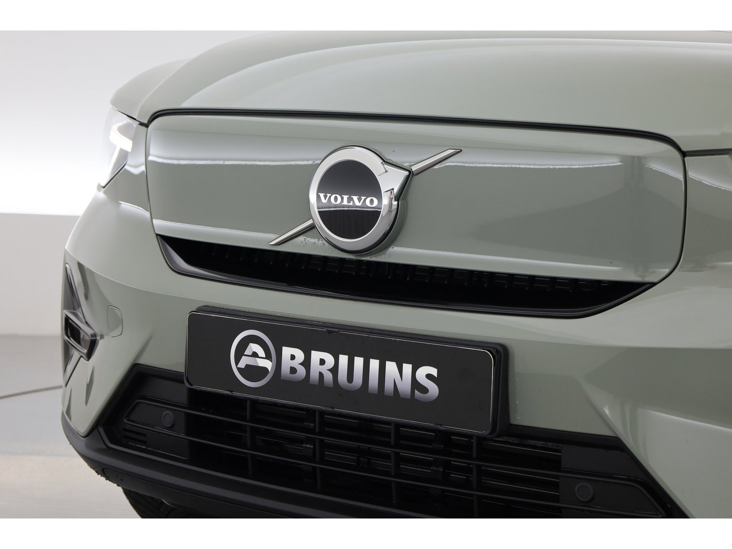 Volvo XC40 Recharge Plus 70 kWh | Stoel + stuurverw. | Pilot Ass. | Blis | Warmtepomp | Camera |