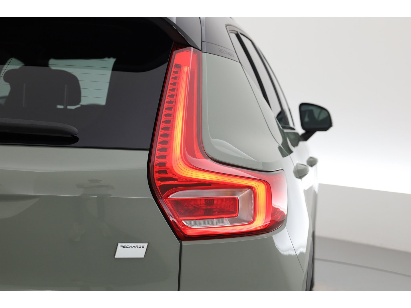 Volvo XC40 Recharge Plus 70 kWh | Stoel + stuurverw. | Pilot Ass. | Blis | Warmtepomp | Camera |
