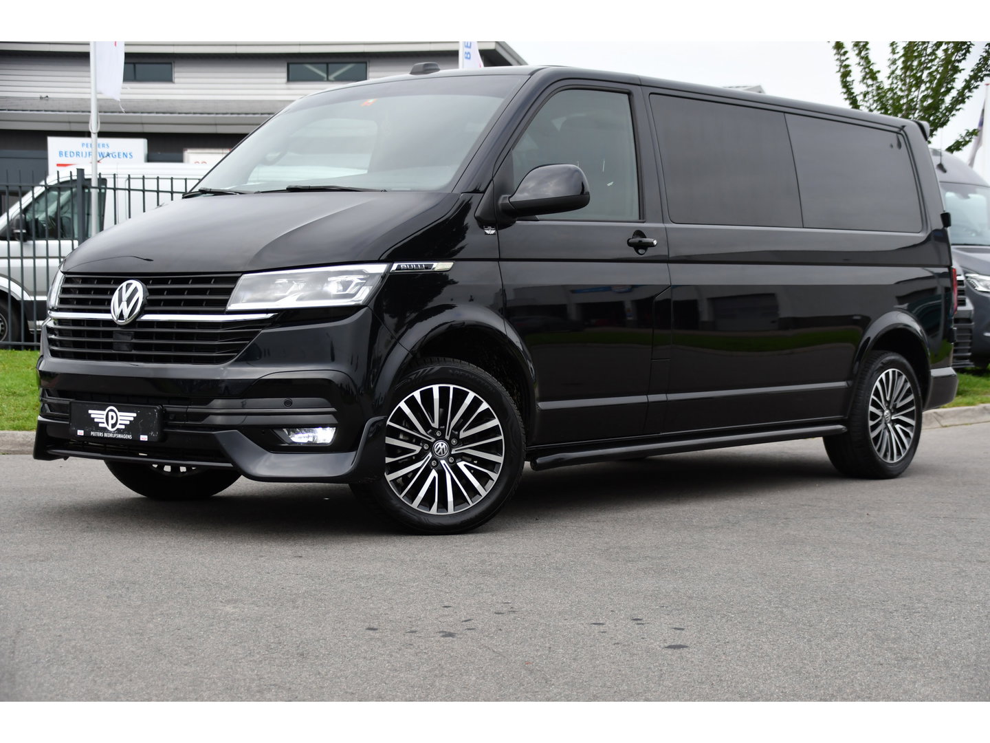 Volkswagen Transporter 2.0 TDI L2H1 28 Bulli Black Edition Virtual, Adaptieve Cruise, Camera, Carlay, LED, Stoelverwarming, Leder, 150pk, Automaat, Uniek!