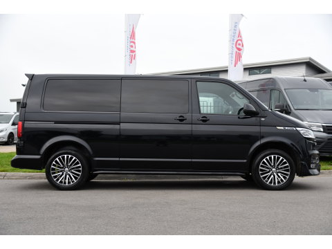 Volkswagen Transporter 2.0 TDI L2H1 28 Bulli Black Edition Virtual, Adaptieve Cruise, Camera, Carlay, LED, Stoelverwarming, Leder, 150pk, Automaat, Uniek!