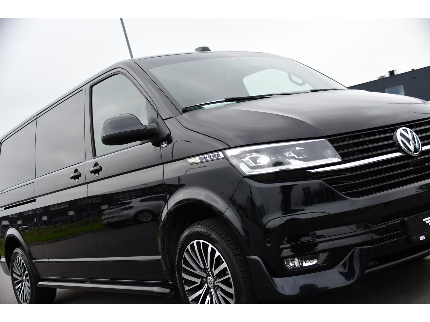 Volkswagen Transporter 2.0 TDI L2H1 28 Bulli Black Edition Virtual, Adaptieve Cruise, Camera, Carlay, LED, Stoelverwarming, Leder, 150pk, Automaat, Uniek!