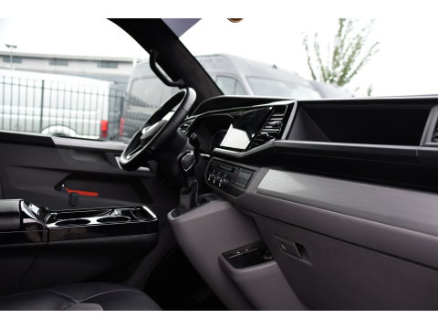 Volkswagen Transporter 2.0 TDI L2H1 28 Bulli Black Edition Virtual, Adaptieve Cruise, Camera, Carlay, LED, Stoelverwarming, Leder, 150pk, Automaat, Uniek!